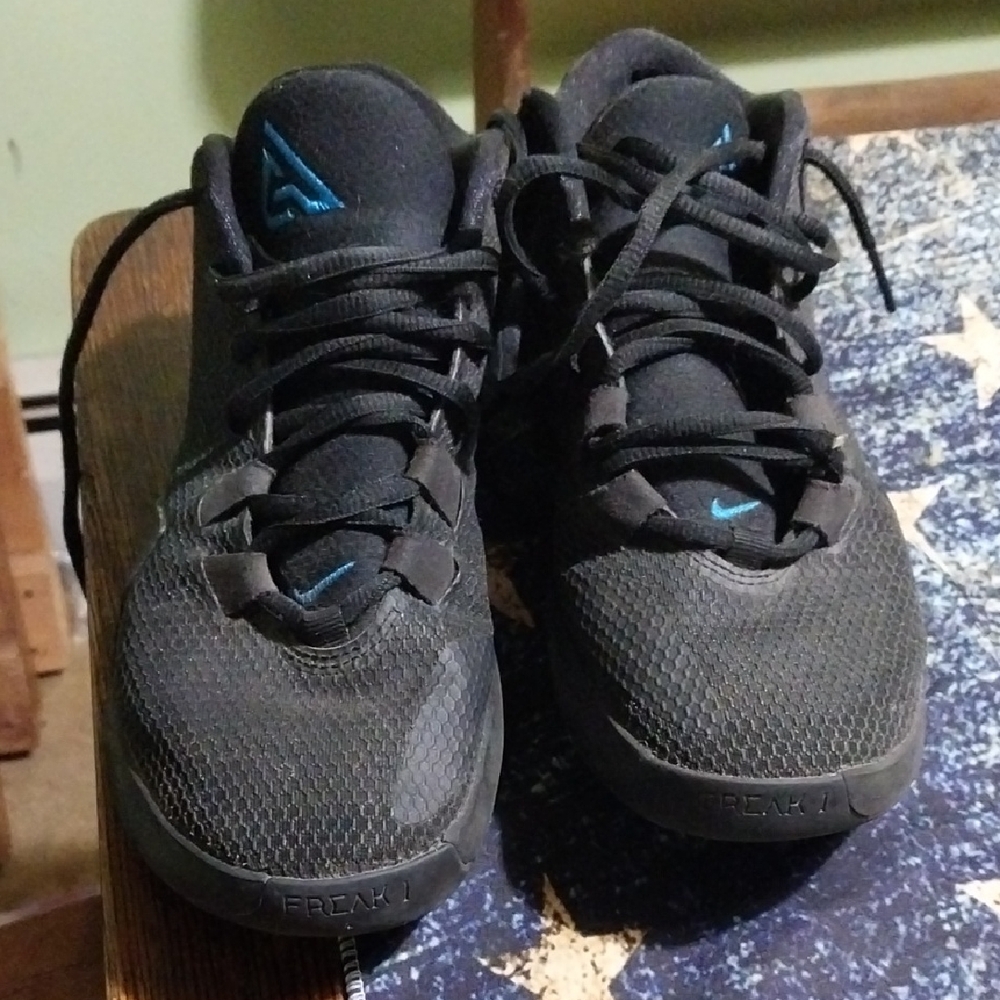 Nike Kids Black and Blue Sneakers